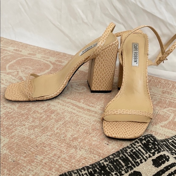 Heels - Picture 2 of 5